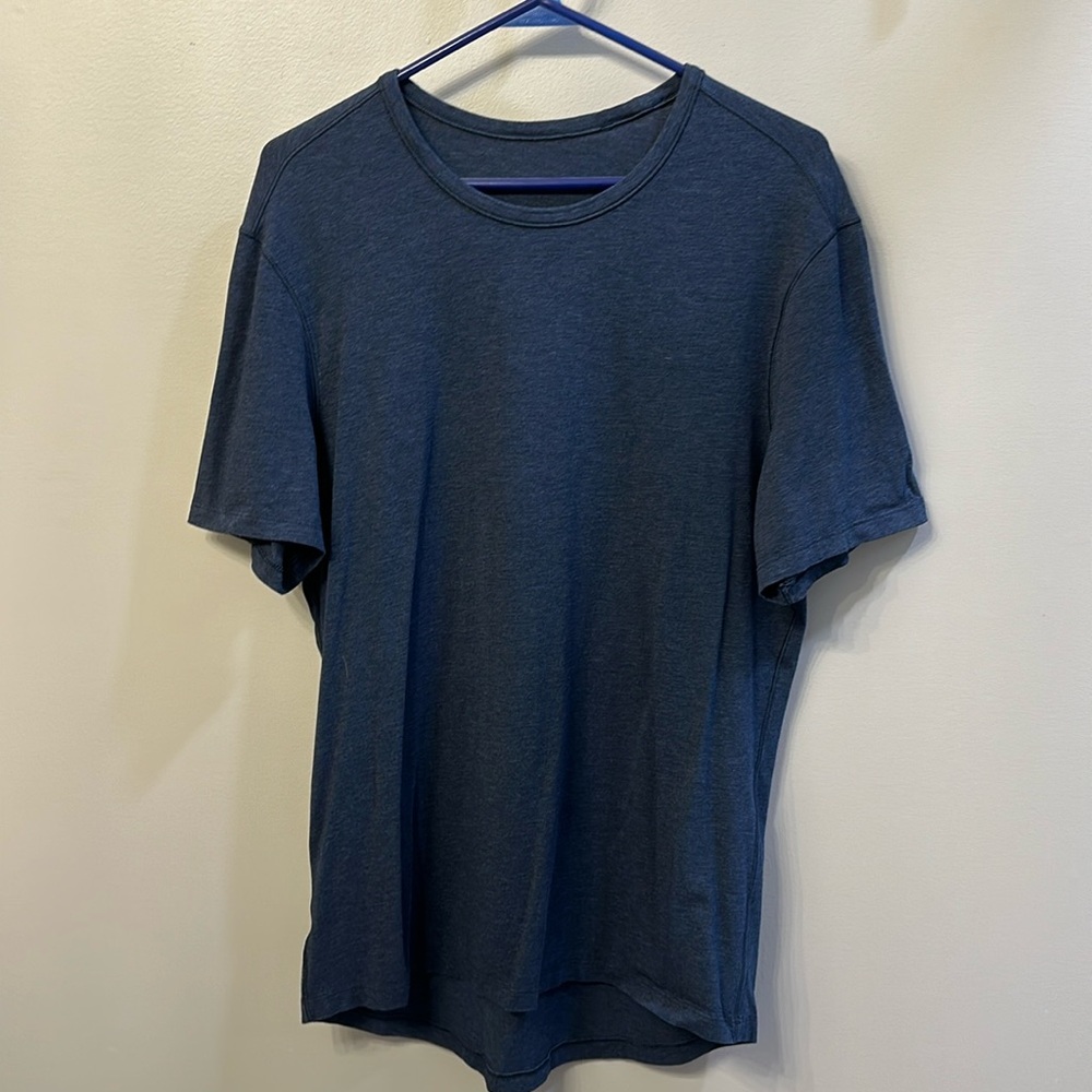 Men’s short sleeve lululemon shirt
